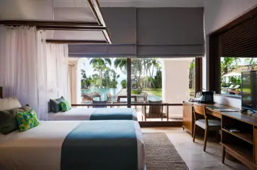 Ocean Room Poolside – Large