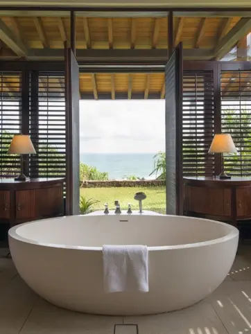 Bath-tub-Prestige-Villa